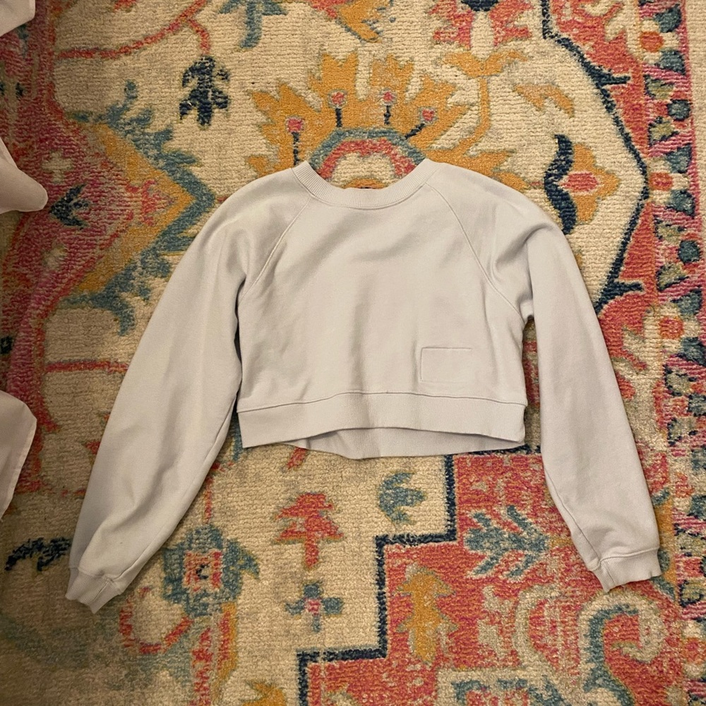daily drills light blue cropped sweatshirt